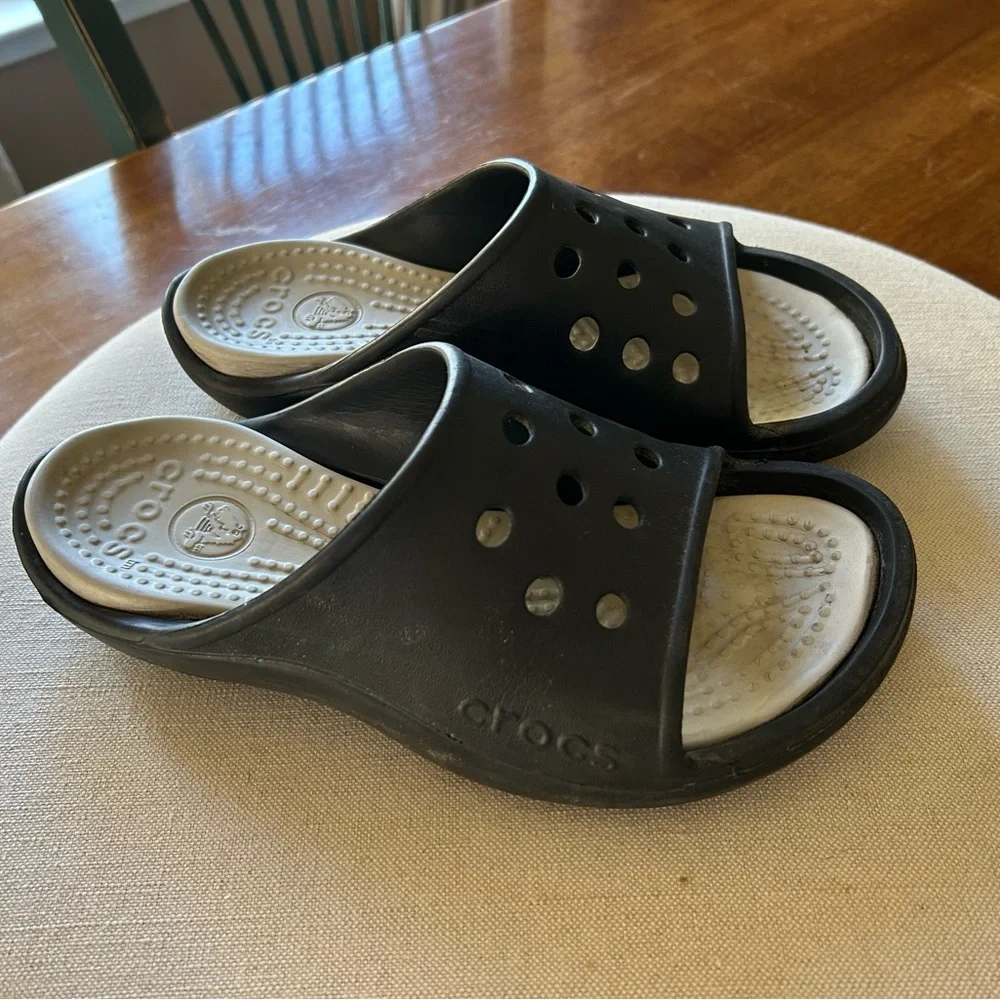 CROCS Adult Unisex Baya Slide Two-Tone Slide Sandals in Black and Cream Footbed